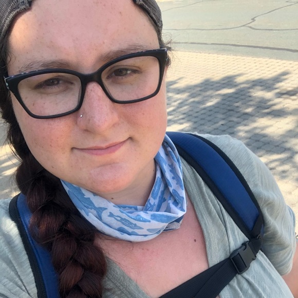 Meet your Posher, Amanda - Picture 2 of 4